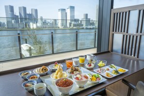 Desayuno buffet todos los días (con cargo) 