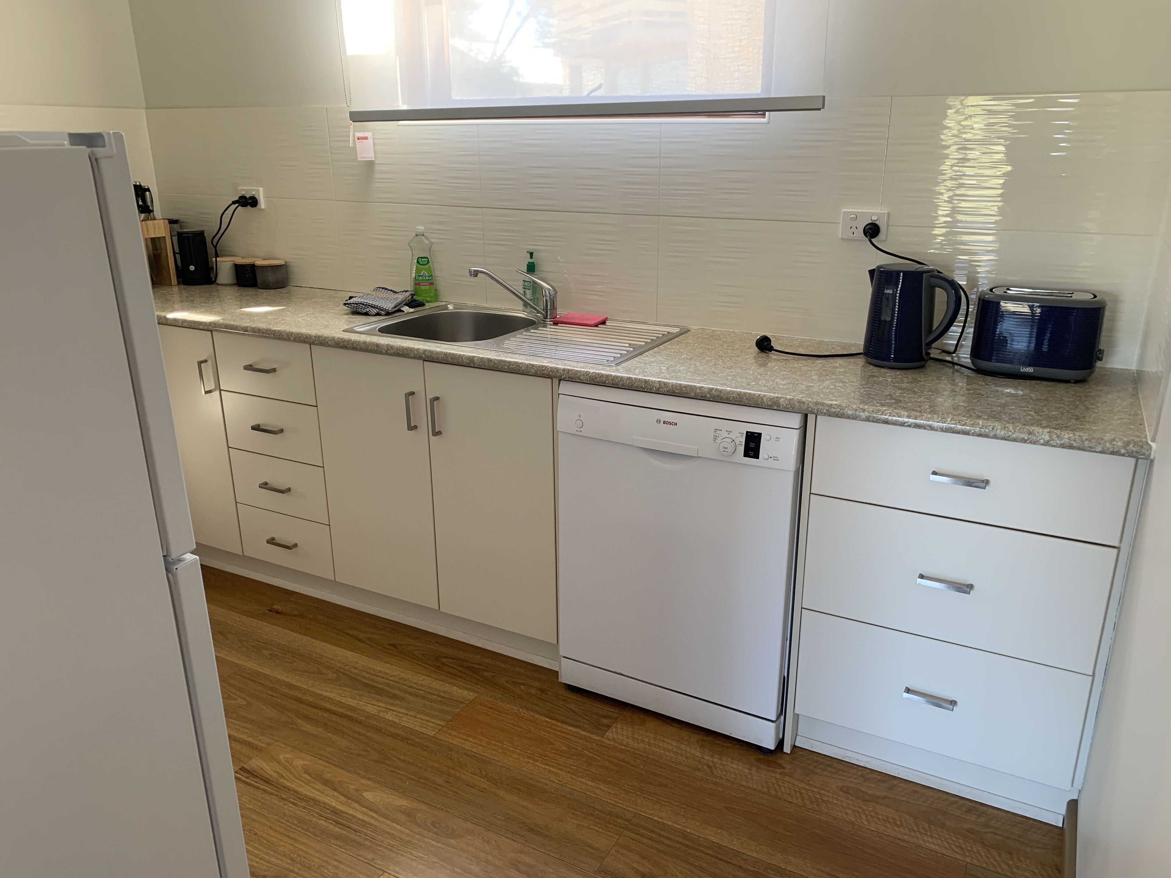 冰箱、微波炉、烤箱、炉灶