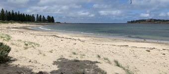 Accommodation Victor Harbour. 1/30 Esplanade Victor Harbor