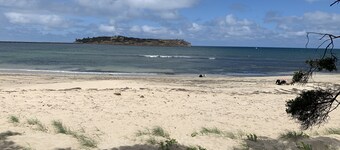 Accommodation Victor Harbour. 1/30 Esplanade Victor Harbor