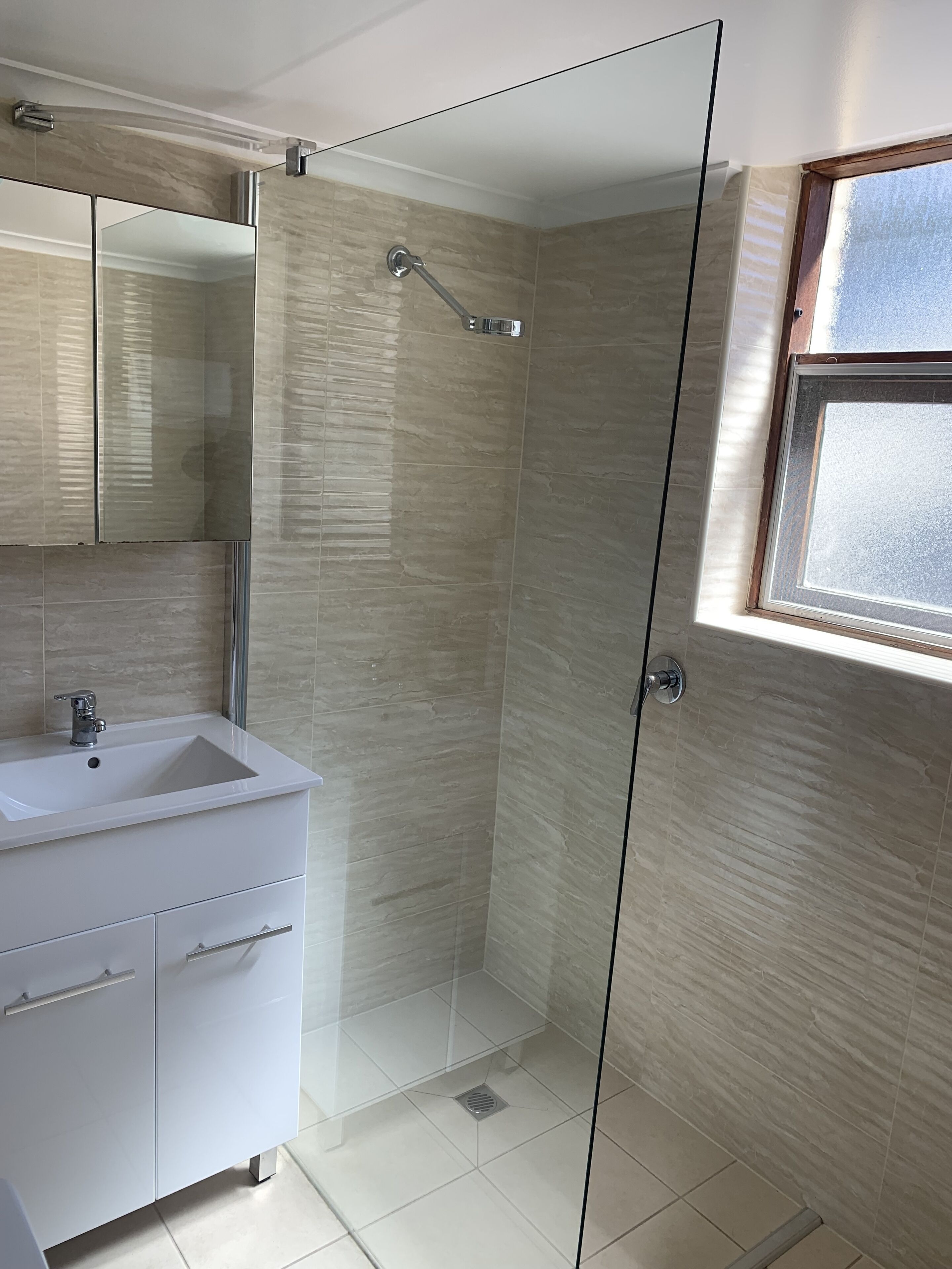 Shower, hair dryer, towels, shampoo