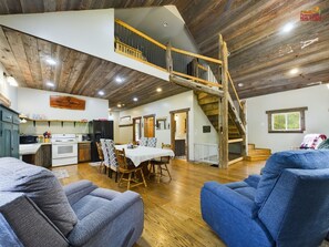 Interior - Pictures Rocks Four Season Getaway (Wetmore)