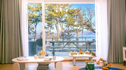 Yeosu Hi Mom Kids Family Pension Black