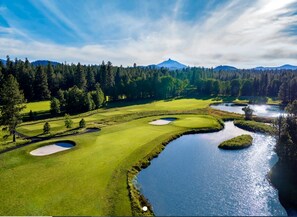 Golf - Black Butte Style & Comfort Close to Glaze Meadow Rec Center-4 bedrooms + loft (Sisters)