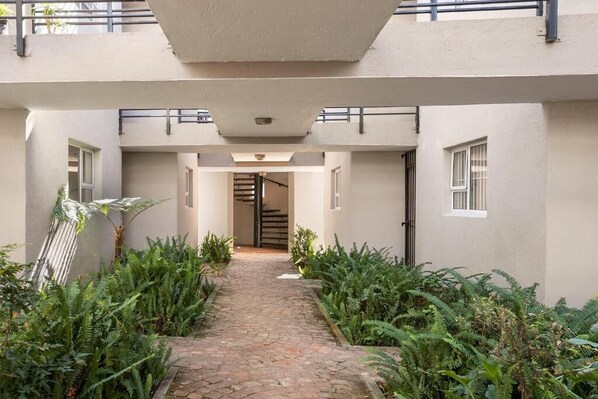 Comfort Studio Suite | Terrace/patio - Rose Of Sandton (Sandton)