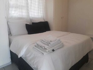 Comfort Studio Suite | Iron/ironing board, free WiFi - Rose Of Sandton (Sandton)
