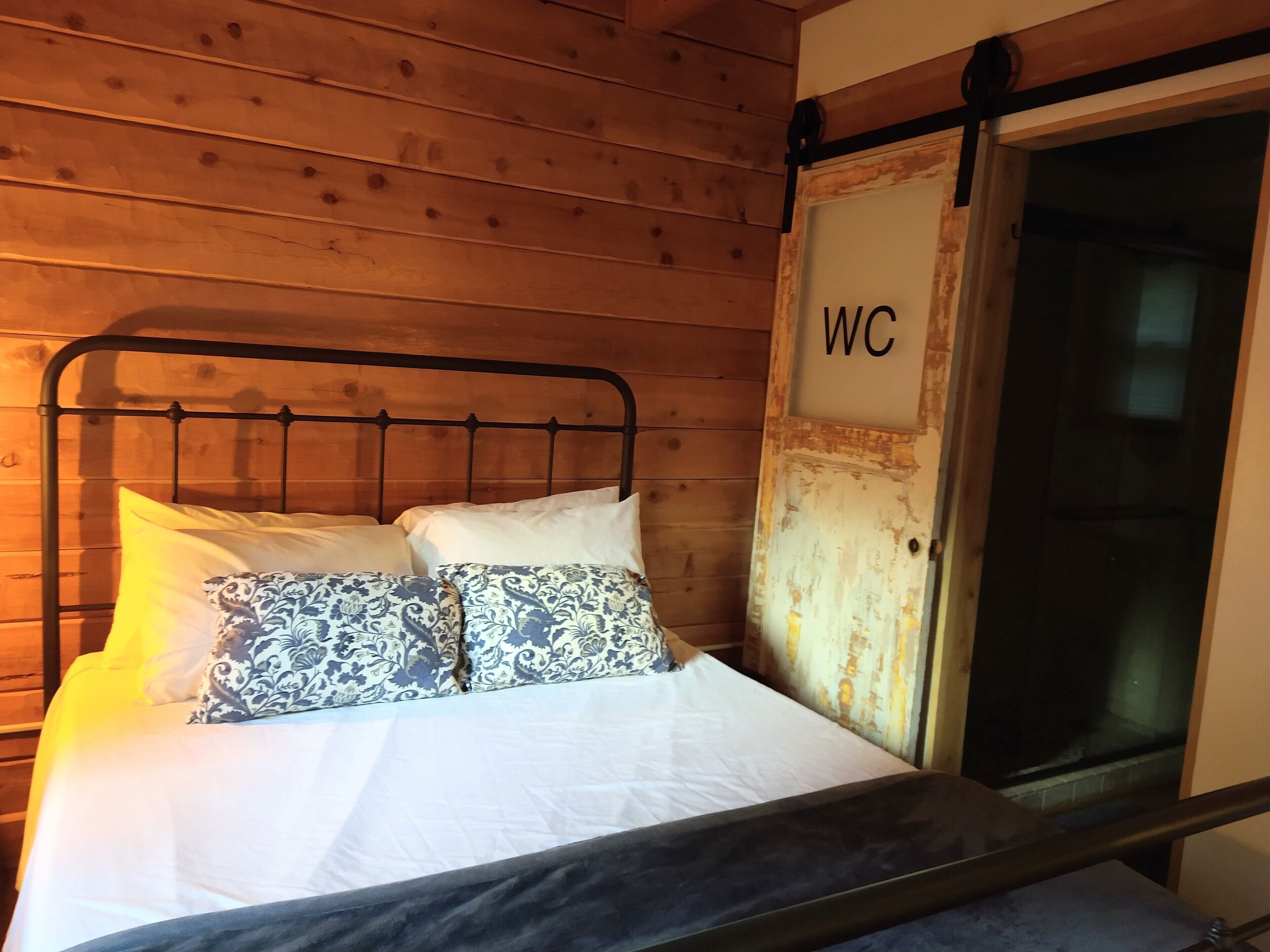 1 chambre, fer et planche à repasser, Wi-Fi gratuit, draps fournis