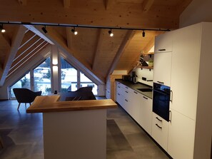 Køleskab, ovn, kogeplade, opvaskemaskine