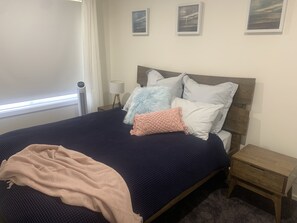 3 habitaciones, escritorio, tabla de planchar con plancha y wifi gratis