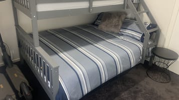 3 bedrooms, desk, iron/ironing board, free WiFi