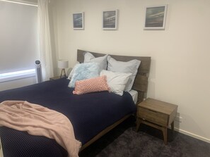 3 bedrooms, desk, iron/ironing board, free WiFi