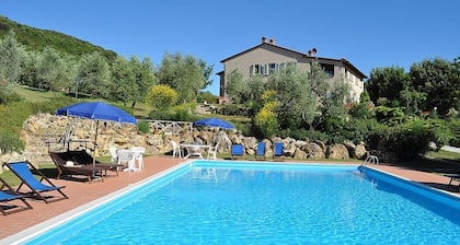 Casa Raissa B: A characteristic and welcoming apartment that is part of a villa immersed in a splendid landscape, in a lovely little hamlet, with Free WI-FI.