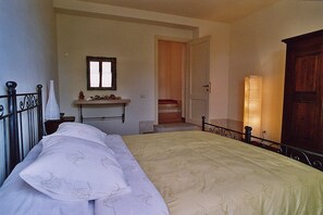 2 chambres, fer et planche à repasser, Wi-Fi gratuit, draps fournis
