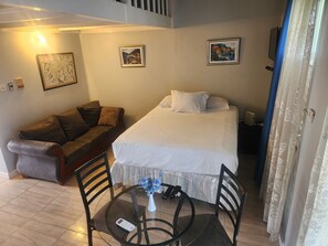 1 chambre, fer et planche à repasser, Wi-Fi, draps fournis