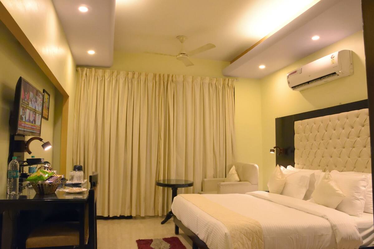 Superior Room | Iron/ironing board, WiFi (free)