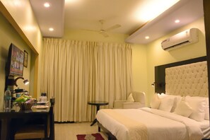 Superior Room | Iron/ironing board, free WiFi - Sumedha Premium (New Delhi)