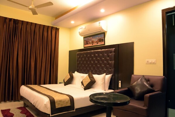 Deluxe Room | Iron/ironing board, free WiFi - Sumedha Premium (New Delhi)