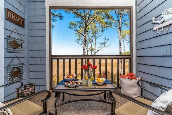 Amazing Panoramic Views - Enjoy endless views while dining alfresco on the private porch off the living area & master bedroom.