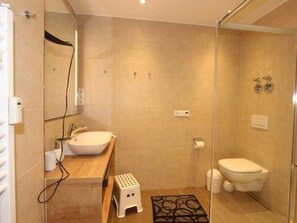 Shower, hair dryer, toilet paper - GRA-110 - Comfortable apartment for 4 people with pet - Residence (Feldberg (Schwarzwald))