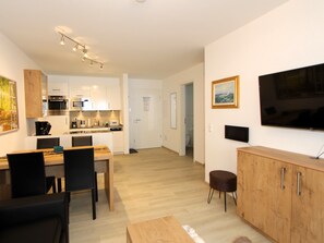 Kylskåp, mikrovågsugn, ugn och diskmaskin