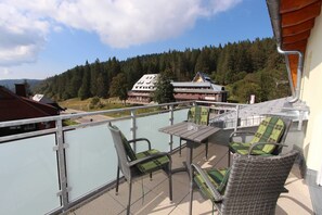 Outdoor dining - GRA-301 - Modern vacation apartment with whirlpool (HT) - Residence Grafenmatt 3.1 (Feldberg (Schwarzwald))