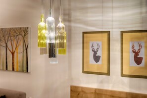 A room with a wooden headboard, a painting of trees, and framed animal silhouettes on the wall. - GRA-006 Gipfelglück vacation apartment with whirlpool & terrace - Grafenmatt Residence (Feldberg (Schwarzwald))