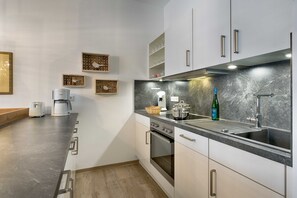 Refrigerador, microondas, horno y lavavajillas 
