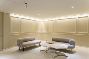 Studio Suite | Living area