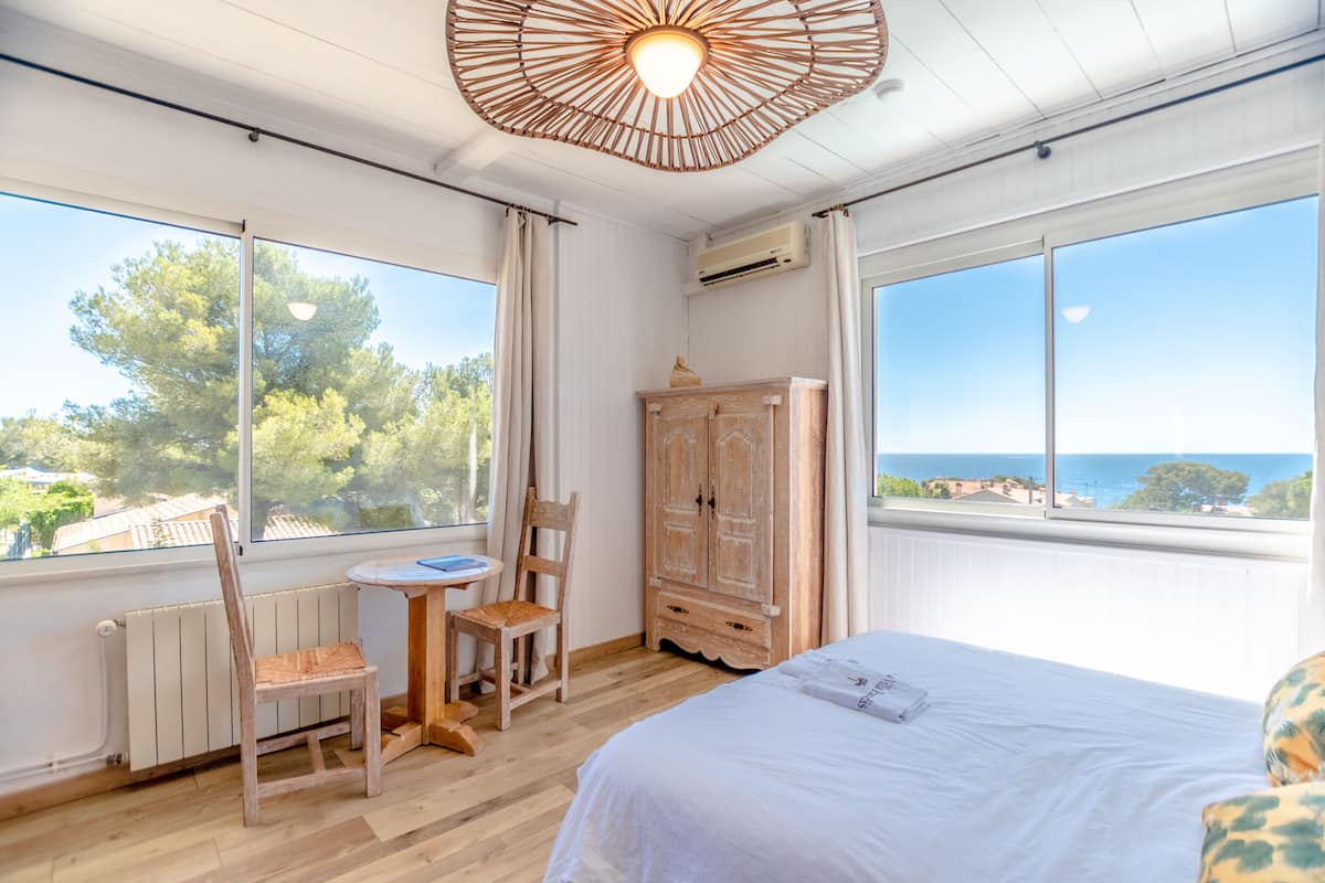 Exclusive Double Room, 1 Queen Bed | Egyptian cotton sheets, premium bedding, pillowtop beds, minibar