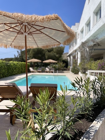 Seasonal outdoor pool