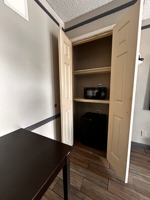 Kamer, 1 kingsize bed, niet-roken | Een minibar, gratis wifi, beddengoed