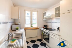 Geladeira, micro-ondas, fogão, lava-louças