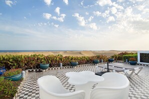 Terrace/patio - Villa ‘Dunas Maspalomas’ with DUNE and Sea views, Pool, Garden & Wi-Fi (Maspalomas)