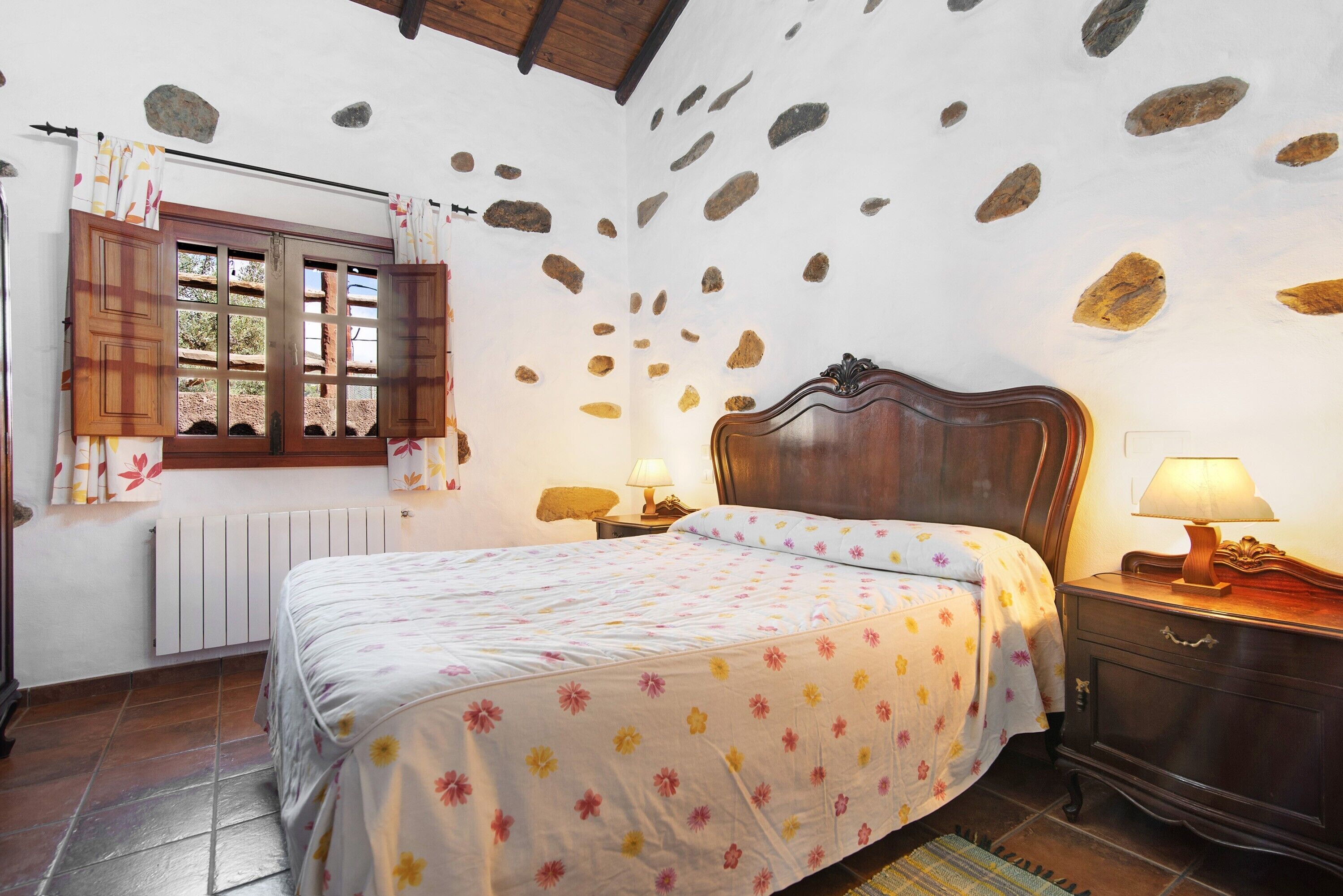 2 dormitorios, tabla de planchar con plancha, wifi gratis y ropa de cama