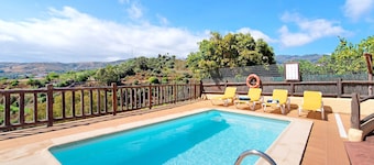 Tinamar Country House with Mountain Views, Pool, Wi-Fi, and Garden