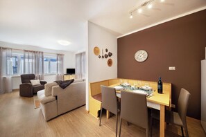 Interior - Apartment 'Ciasa Piaz de Pavarin' with Mountain View, Shared Garden & Wi-Fi (San Giovanni di Fassa)