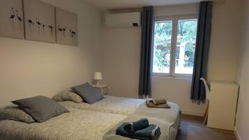 4 bedrooms, desk, iron/ironing board, travel crib