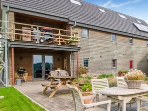 Outdoor dining - Green Hillside Apartment-Petit Wilogne (Mont)