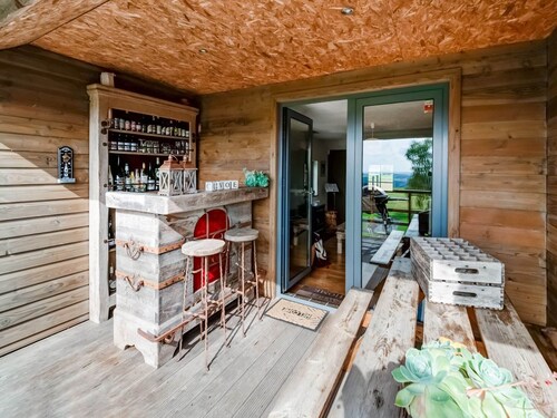 Green Hillside Apartment-Petit Wilogne