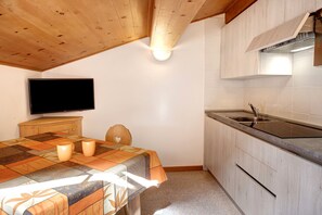Fridge, microwave, stovetop, dishwasher - Apartment 'Elisabetta n2' with Mountain View & Wi-Fi (Livigno)