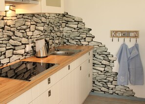 Fridge, microwave, oven, dishwasher - Klein-Ida by the sea with bed linen, towels, final cleaning - apartment, 2 bedrooms, max 4 persons (Börgerende-Rethwisch)