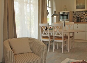 Interior - Klein-Ida by the sea with bed linen, towels, final cleaning - apartment, 2 bedrooms, max 4 persons (Börgerende-Rethwisch)