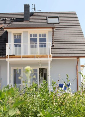 Exterior detail - Klein-Ida by the sea with bed linen, towels, final cleaning - apartment, 2 bedrooms, max 4 persons (Börgerende-Rethwisch)