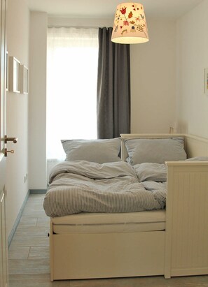 2 bedrooms, travel cot, WiFi