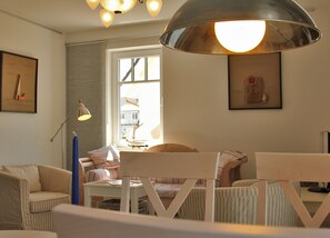 TV, fireplace - Klein-Ida by the sea with bed linen, towels, final cleaning - apartment, 2 bedrooms, max 4 persons (Börgerende-Rethwisch)