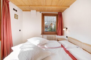 2 slaapkamers, een strijkplank/strijkijzer, gratis wifi, beddengoed