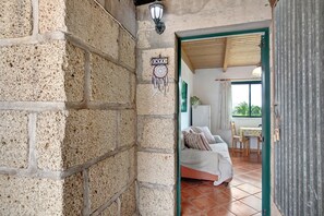 Living area - Holiday Apartment 'Casa Inti' with Sea View, Terrace & Shared Garden (Granadilla de Abona)