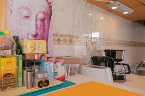 Fridge, stovetop, coffee/tea maker, electric kettle