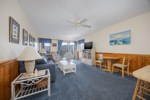 TV, DVD-spiller og stereoanlegg