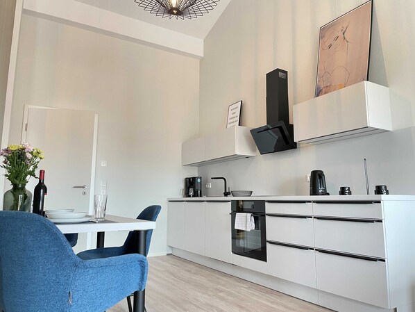 Refrigerador, horno y lavavajillas 